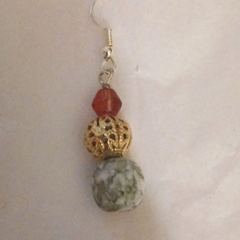 Handcrafted dangle earrings - Picture 3 of 3
